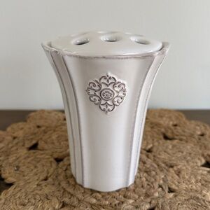 Southern Living At Home White Ceramic Arrange-It-Easy Vase Removable Flower Frog